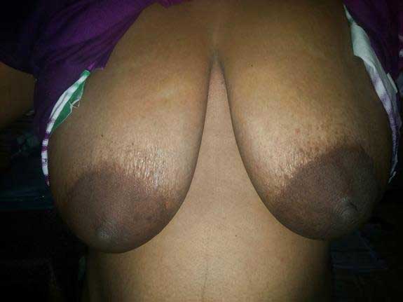 https://pub-5fcdf72a54cd4edbb03ec3edaa415a42.r2.dev/nakedleaks/pictures_of_indian_wife's_intimate_moments/0.jpg