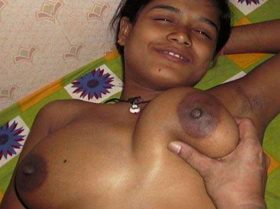 https://pub-5fcdf72a54cd4edbb03ec3edaa415a42.r2.dev/nakedleaks/playful_girls_in_alluring_indian_photos/2.jpg