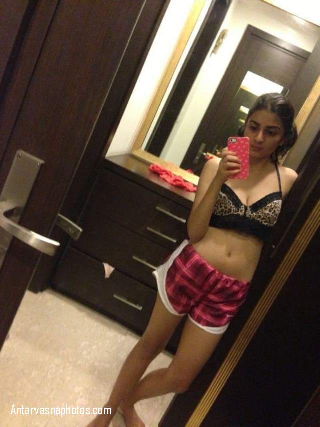https://pub-5fcdf72a54cd4edbb03ec3edaa415a42.r2.dev/nakedleaks/playful_pictures_of_a_naughty_desi_girl_with_her_boyfriend/0.jpg