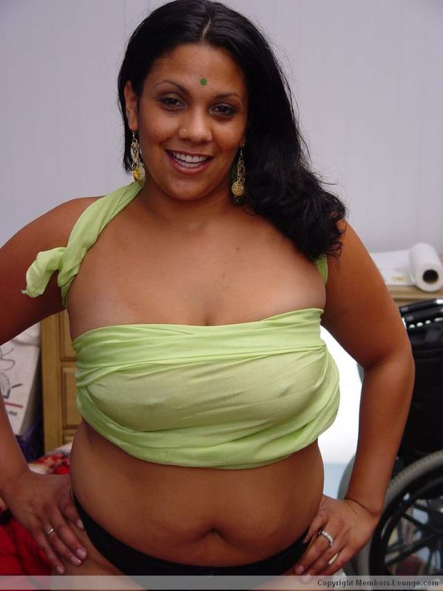 https://pub-5fcdf72a54cd4edbb03ec3edaa415a42.r2.dev/nakedleaks/plump_desi_auntie_erotic_photo_collection/10.jpg