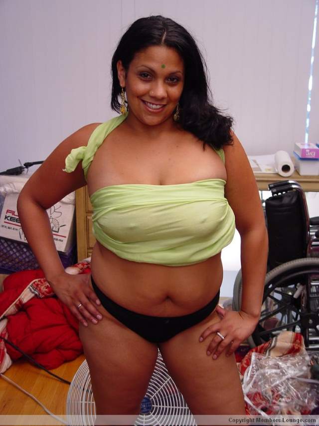 https://pub-5fcdf72a54cd4edbb03ec3edaa415a42.r2.dev/nakedleaks/plump_desi_auntie_erotic_photo_collection/7.jpg