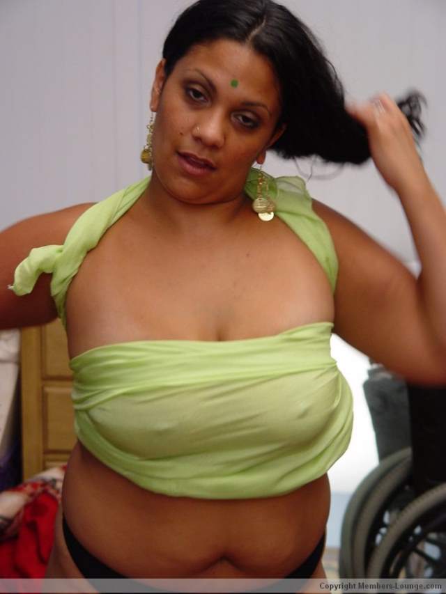 https://pub-5fcdf72a54cd4edbb03ec3edaa415a42.r2.dev/nakedleaks/plump_desi_auntie_erotic_photo_collection/8.jpg