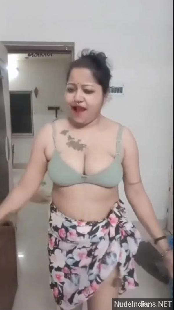 https://pub-5fcdf72a54cd4edbb03ec3edaa415a42.r2.dev/nakedleaks/poonam_aunty_entices_husband_with_lingerie_for_intimate_moments/13.jpg