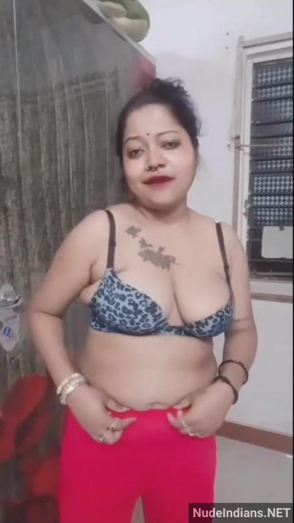 https://pub-5fcdf72a54cd4edbb03ec3edaa415a42.r2.dev/nakedleaks/poonam_aunty_entices_husband_with_lingerie_for_intimate_moments/25.jpg