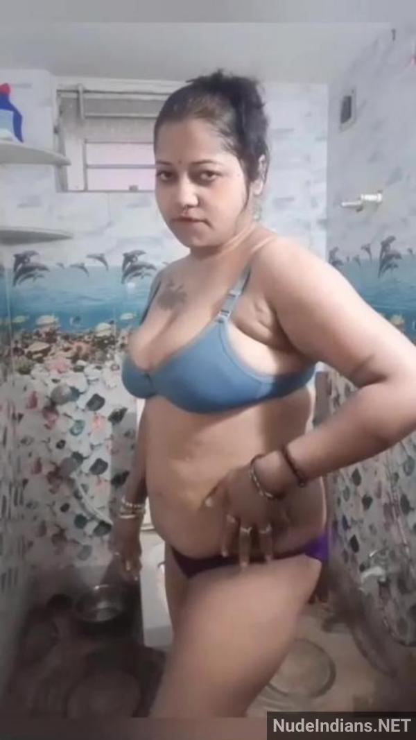 https://pub-5fcdf72a54cd4edbb03ec3edaa415a42.r2.dev/nakedleaks/poonam_aunty_entices_husband_with_lingerie_for_intimate_moments/26.jpg