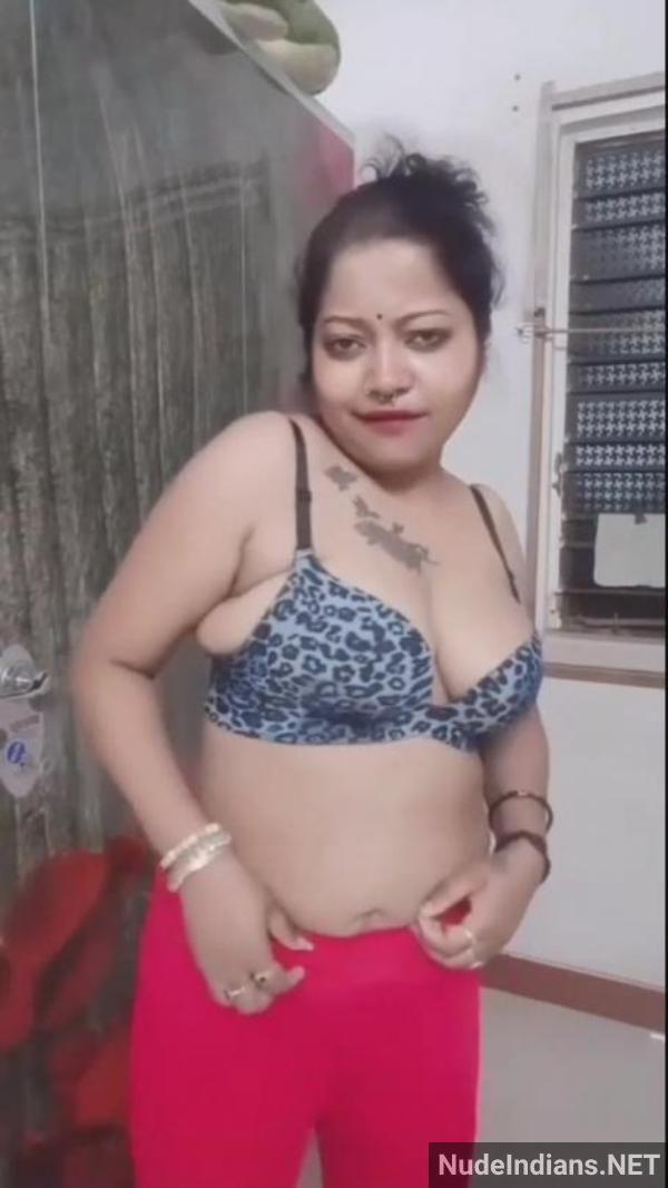 https://pub-5fcdf72a54cd4edbb03ec3edaa415a42.r2.dev/nakedleaks/poonam_aunty_entices_husband_with_lingerie_for_intimate_moments/32.jpg