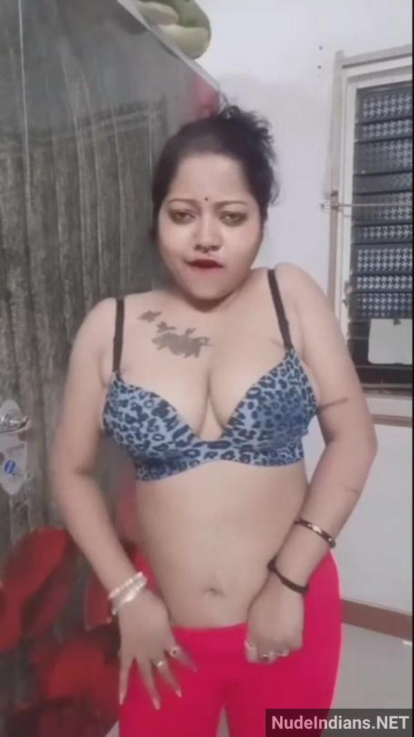 https://pub-5fcdf72a54cd4edbb03ec3edaa415a42.r2.dev/nakedleaks/poonam_aunty_entices_husband_with_lingerie_for_intimate_moments/34.jpg