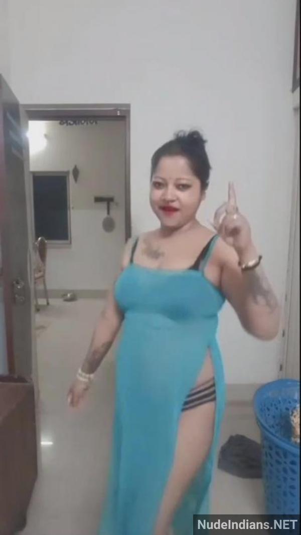 https://pub-5fcdf72a54cd4edbb03ec3edaa415a42.r2.dev/nakedleaks/poonam_aunty_entices_husband_with_lingerie_for_intimate_moments/4.jpg