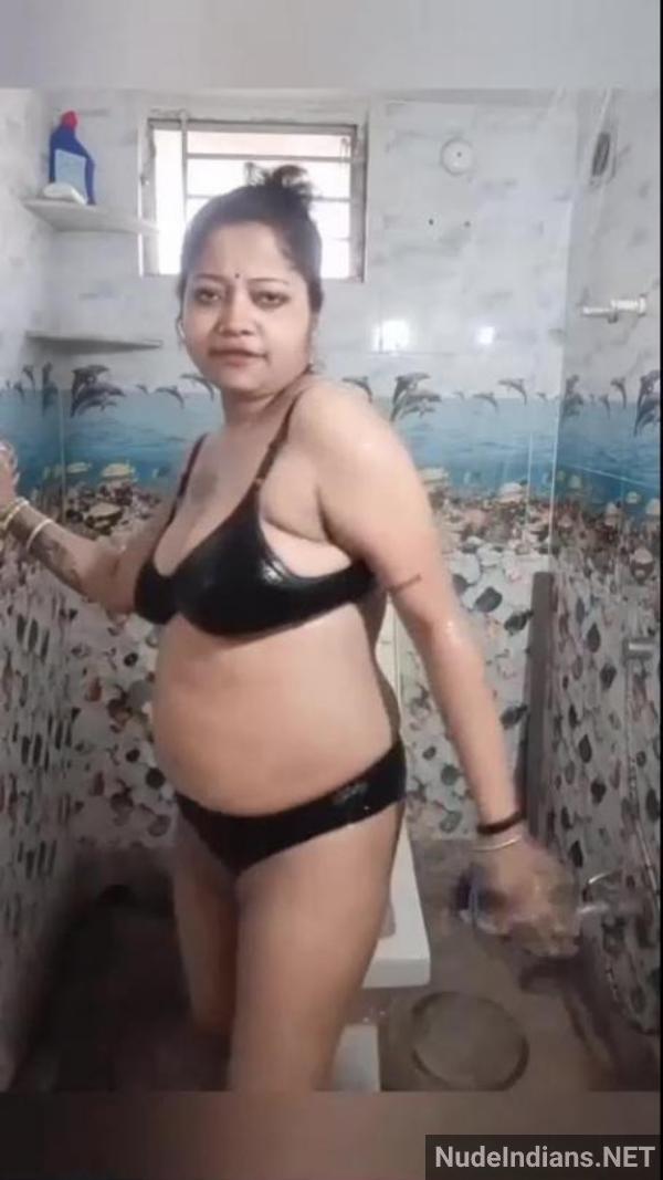 https://pub-5fcdf72a54cd4edbb03ec3edaa415a42.r2.dev/nakedleaks/poonam_aunty_entices_husband_with_lingerie_for_intimate_moments/47.jpg