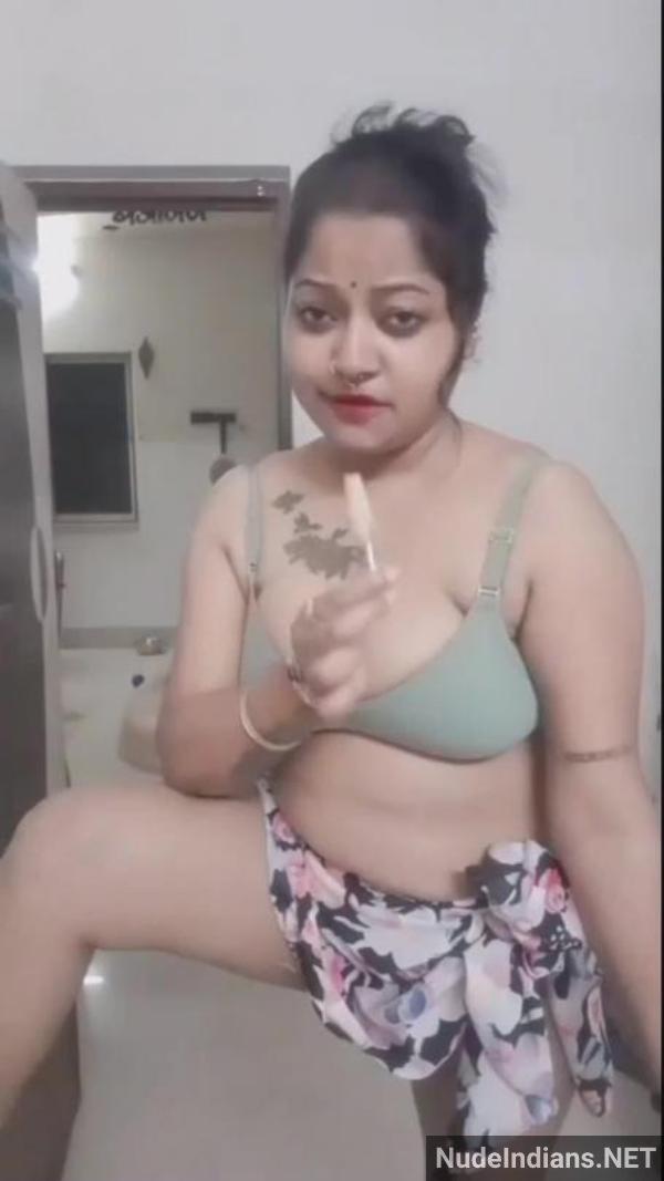 https://pub-5fcdf72a54cd4edbb03ec3edaa415a42.r2.dev/nakedleaks/poonam_aunty_entices_husband_with_lingerie_for_intimate_moments/8.jpg