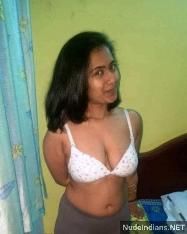 https://pub-5fcdf72a54cd4edbb03ec3edaa415a42.r2.dev/nakedleaks/popular_marathi_educator's_unshaven_images/22.jpg