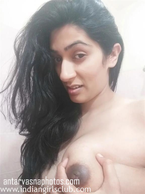 https://pub-5fcdf72a54cd4edbb03ec3edaa415a42.r2.dev/nakedleaks/provocative_images_of_a_married_woman's_attractive_chest/2.jpg