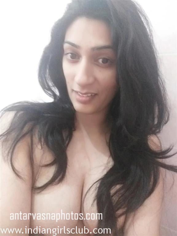 https://pub-5fcdf72a54cd4edbb03ec3edaa415a42.r2.dev/nakedleaks/provocative_images_of_a_married_woman's_attractive_chest/4.jpg