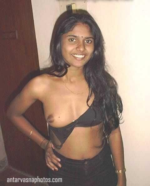 https://pub-5fcdf72a54cd4edbb03ec3edaa415a42.r2.dev/nakedleaks/provocative_images_of_a_south_indian_girl/2.jpg