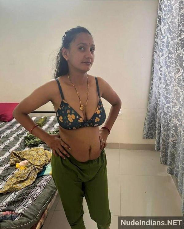 https://pub-5fcdf72a54cd4edbb03ec3edaa415a42.r2.dev/nakedleaks/provocative_images_of_gujarati_woman_in_lingerie_and_nude/34.jpg