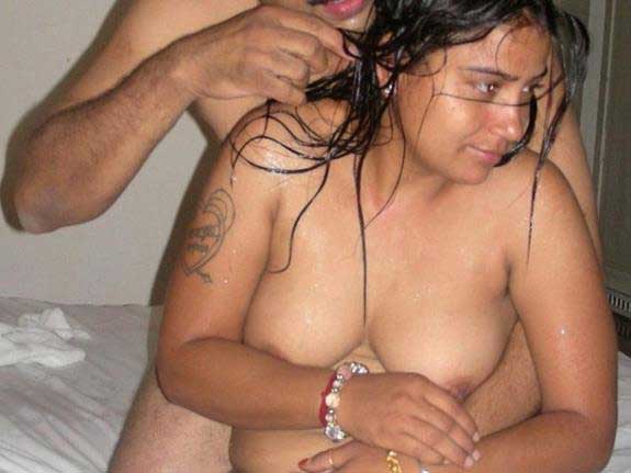 https://pub-5fcdf72a54cd4edbb03ec3edaa415a42.r2.dev/nakedleaks/provocative_images_of_indian_sex_scandal/0.jpg