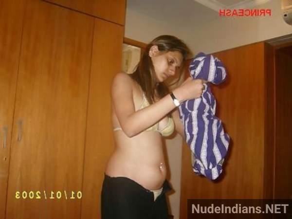 https://pub-5fcdf72a54cd4edbb03ec3edaa415a42.r2.dev/nakedleaks/provocative_images_of_kerala_bhabhi_and_wives_in_mallu/26.jpg