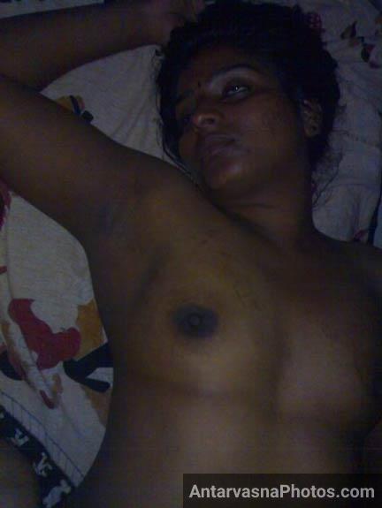 Provocative Images of Mallu Aunty Stripping