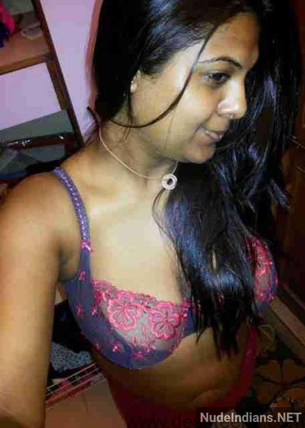 https://pub-5fcdf72a54cd4edbb03ec3edaa415a42.r2.dev/nakedleaks/provocative_images_of_young_indian_college_students_surface_online/3.jpg