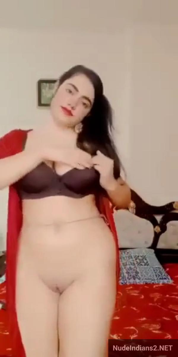 https://pub-5fcdf72a54cd4edbb03ec3edaa415a42.r2.dev/nakedleaks/provocative_islamic_wife_anisha_exposes_large_breasts_in_explicit_photos/9.jpg