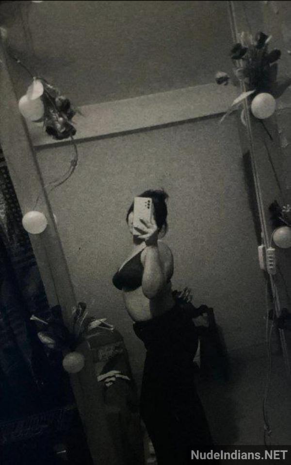 https://pub-5fcdf72a54cd4edbb03ec3edaa415a42.r2.dev/nakedleaks/provocative_photos_of_indian_girl_–_revealing_well-endowed_features/14.jpg