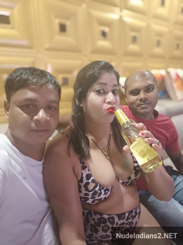 https://pub-5fcdf72a54cd4edbb03ec3edaa415a42.r2.dev/nakedleaks/provocative_pune_marathi_lady_mohini_shares_intimate_pictures_with_her_husband/2.jpg