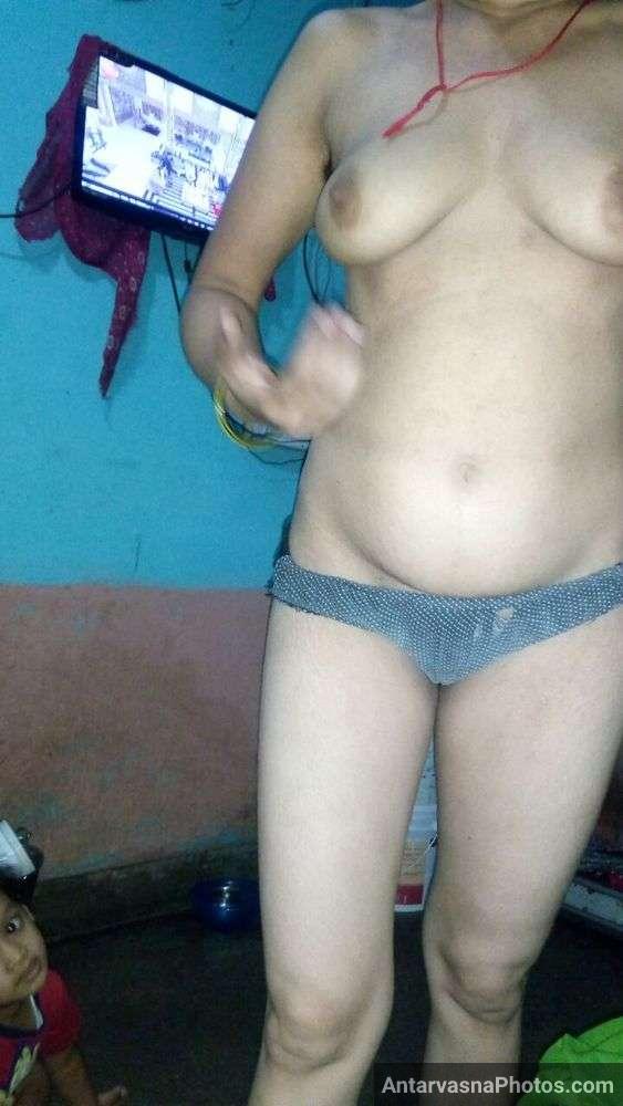 https://pub-5fcdf72a54cd4edbb03ec3edaa415a42.r2.dev/nakedleaks/provocative_rural_woman_reveals_bare_breasts/5.jpg