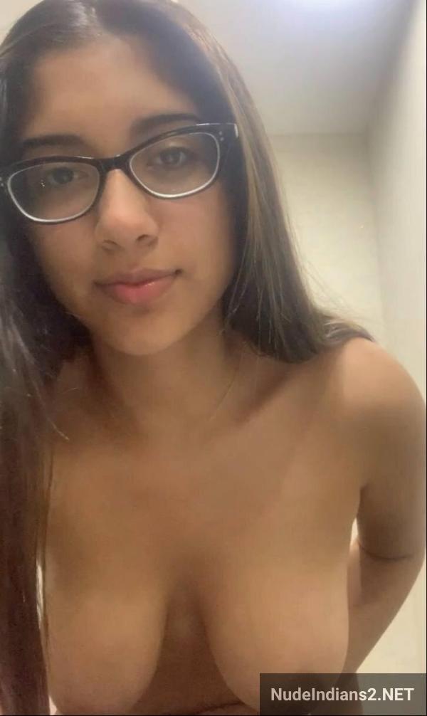 https://pub-5fcdf72a54cd4edbb03ec3edaa415a42.r2.dev/nakedleaks/provocative_selfies_of_18-year-old_shivani_kapoor's_sensual_assets/3.jpg