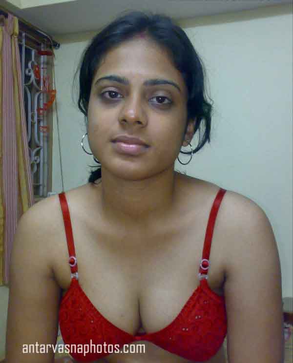 https://pub-5fcdf72a54cd4edbb03ec3edaa415a42.r2.dev/nakedleaks/puja's_leaked_mms_photos_post_unsuccessful_wedding/3.jpg
