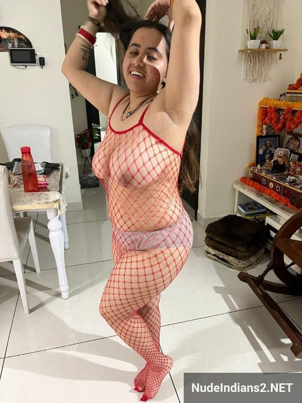 https://pub-5fcdf72a54cd4edbb03ec3edaa415a42.r2.dev/nakedleaks/punjabi_wife_simi's_busty_milk_white_photos/1.jpg