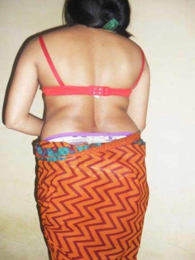 https://pub-5fcdf72a54cd4edbb03ec3edaa415a42.r2.dev/nakedleaks/pushpa_aunty's_birthday_fun_intimate_images/0.jpg