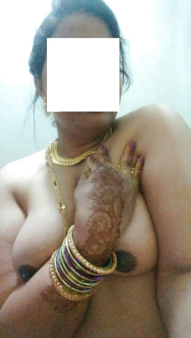 https://pub-5fcdf72a54cd4edbb03ec3edaa415a42.r2.dev/nakedleaks/pushpa_aunty's_birthday_fun_intimate_images/11.jpg
