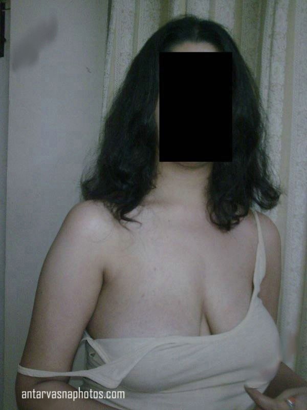 https://pub-5fcdf72a54cd4edbb03ec3edaa415a42.r2.dev/nakedleaks/radhika_bhabhi's_wardrobe_transformation_images/0.jpg