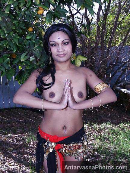 https://pub-5fcdf72a54cd4edbb03ec3edaa415a42.r2.dev/nakedleaks/ready_for_indian_prostitute_outdoor_encounter/5.jpg