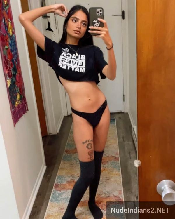 https://pub-5fcdf72a54cd4edbb03ec3edaa415a42.r2.dev/nakedleaks/rebellious_nri_beauty_tanisha's_sultry_selfies_for_her_admirer/30.jpg