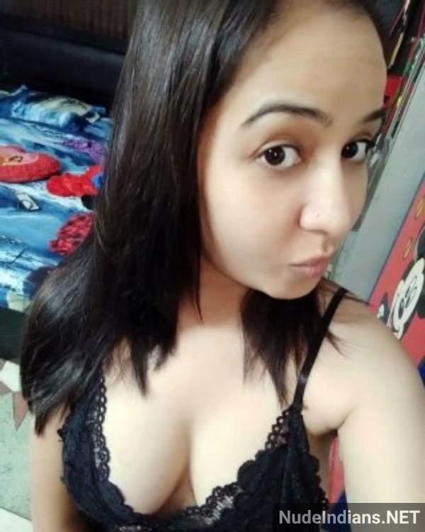 https://pub-5fcdf72a54cd4edbb03ec3edaa415a42.r2.dev/nakedleaks/renowned_desi_webcam_performers_lingerie_self-portrait_explicit_collection/44.jpg