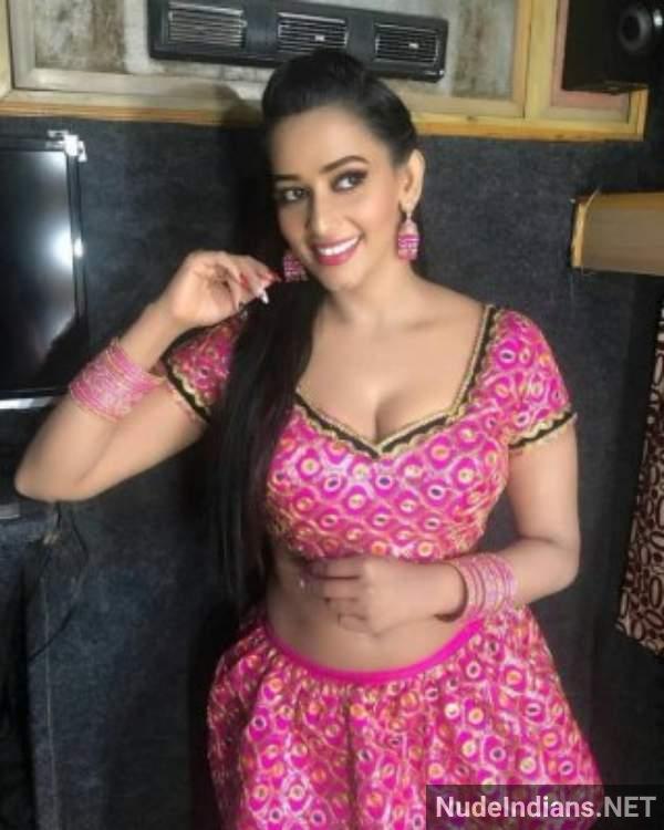 https://pub-5fcdf72a54cd4edbb03ec3edaa415a42.r2.dev/nakedleaks/renowned_desi_webcam_performers_lingerie_self-portrait_explicit_collection/54.jpg