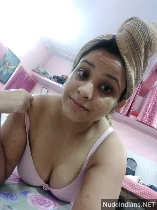 https://pub-5fcdf72a54cd4edbb03ec3edaa415a42.r2.dev/nakedleaks/revealed:_intimate_photos_of_indore_muslim_wife_surface_online/33.jpg
