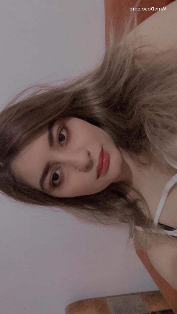 https://pub-5fcdf72a54cd4edbb03ec3edaa415a42.r2.dev/nakedleaks/revealed:_noida_muslim_girlfriend_ayesha_qureshi's_sensual_selfies/58.jpg