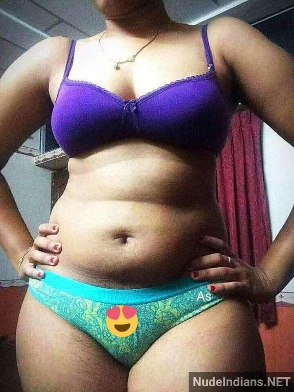 https://pub-5fcdf72a54cd4edbb03ec3edaa415a42.r2.dev/nakedleaks/revealed:_sensual_images_of_malayali_wives/4.jpg