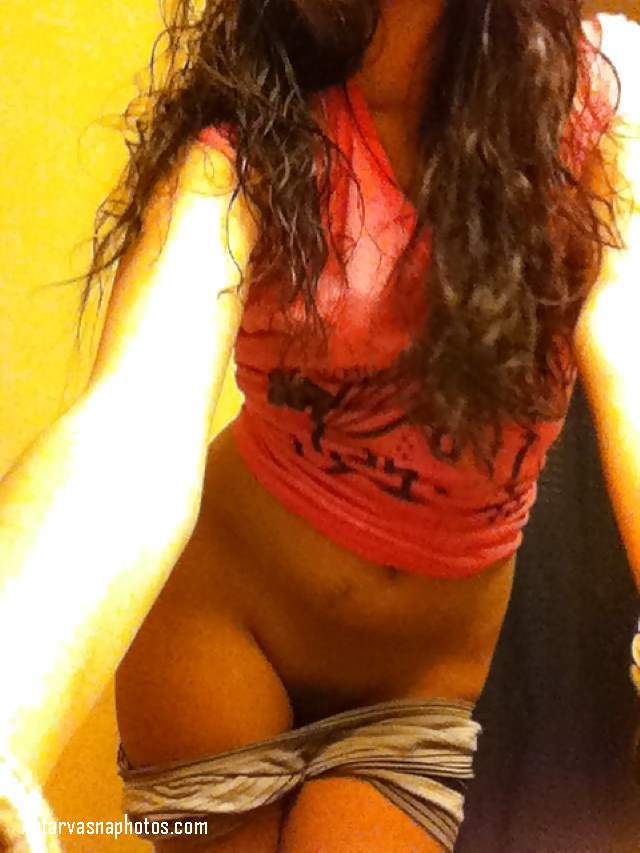 https://pub-5fcdf72a54cd4edbb03ec3edaa415a42.r2.dev/nakedleaks/revealing_hot_girl's_photos_by_parting_lips_seductively/2.jpg