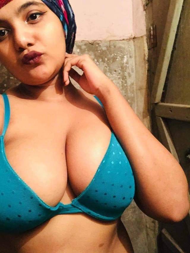 https://pub-5fcdf72a54cd4edbb03ec3edaa415a42.r2.dev/nakedleaks/revealing_hot_sister-in-law_images/13.jpg