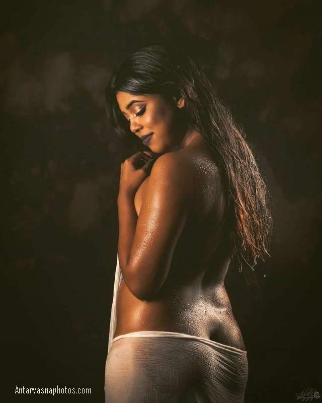 https://pub-5fcdf72a54cd4edbb03ec3edaa415a42.r2.dev/nakedleaks/revealing_images_of_inner_desires_through_photoshoot/5.jpg