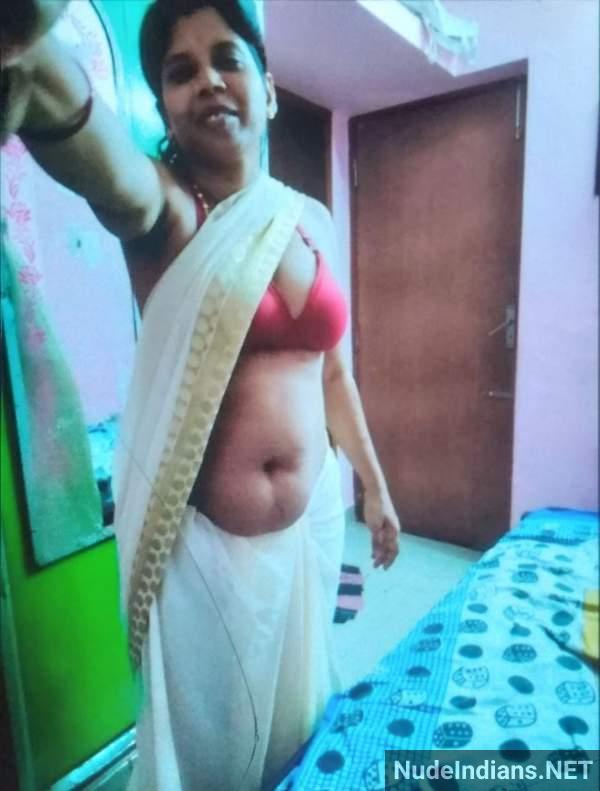 https://pub-5fcdf72a54cd4edbb03ec3edaa415a42.r2.dev/nakedleaks/revealing_kerala_housewives'_extramarital_affairs_on_explicit_platform/21.jpg