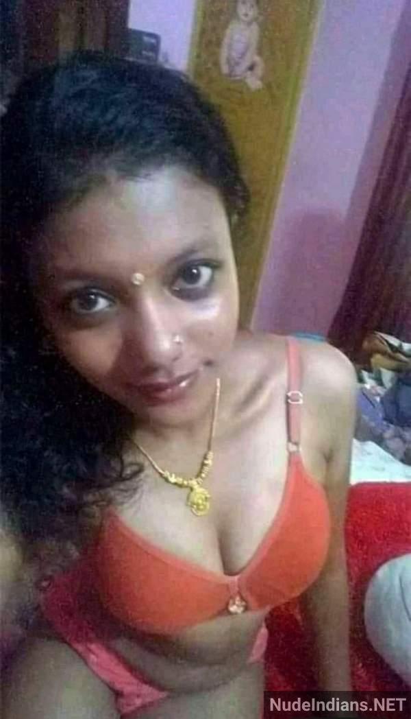 https://pub-5fcdf72a54cd4edbb03ec3edaa415a42.r2.dev/nakedleaks/revealing_kerala_housewives'_extramarital_affairs_on_explicit_platform/27.jpg