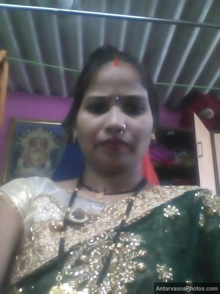 https://pub-5fcdf72a54cd4edbb03ec3edaa415a42.r2.dev/nakedleaks/revealing_rajasthani_village_bhabhi_in_intimate_photos/3.jpg