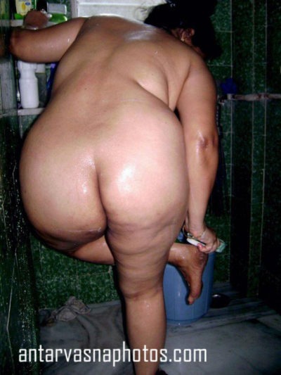 Rita aunty's Big Buttocks Pictures