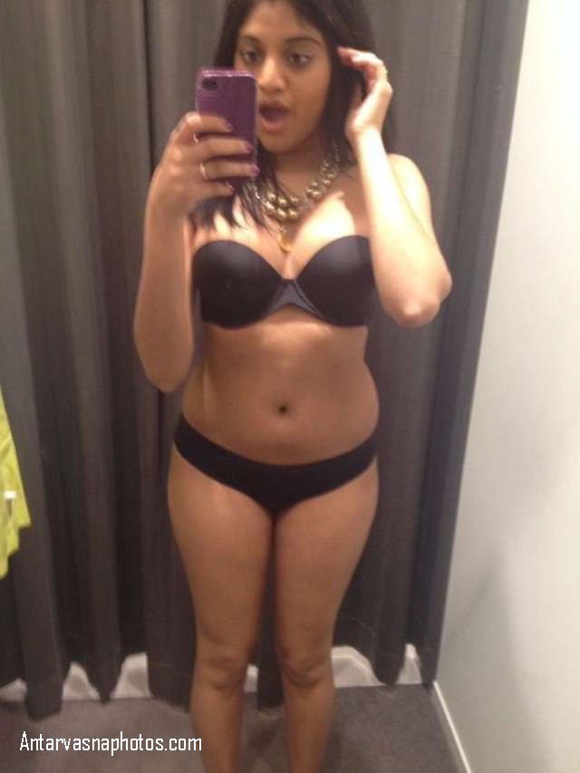 https://pub-5fcdf72a54cd4edbb03ec3edaa415a42.r2.dev/nakedleaks/ritu's_sensual_poses_captured_in_hot_photos/3.jpg