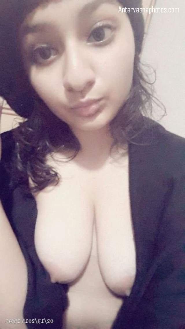 https://pub-5fcdf72a54cd4edbb03ec3edaa415a42.r2.dev/nakedleaks/riya's_sensual_photos_of_her_private_parts/0.jpg