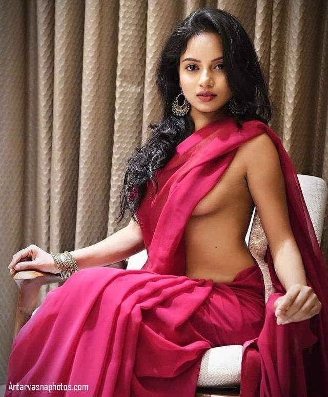 https://pub-5fcdf72a54cd4edbb03ec3edaa415a42.r2.dev/nakedleaks/romantic_honeymoon_images_with_charming_indian_woman/1.jpg